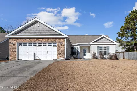 506 Jasmine Ln, Jacksonville, NC 28546
