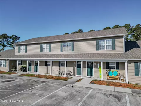 601 Peletier Loop Rd #E28, Swansboro, NC 28584