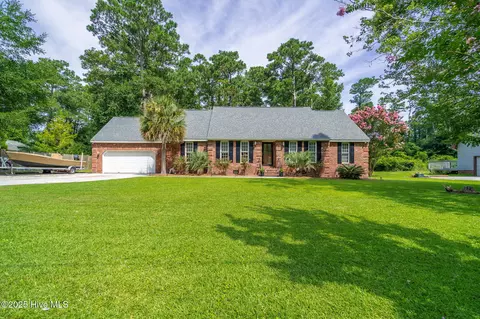 3006 Fairway Rd, Morehead City, NC 28557