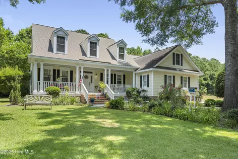 331 Red Fox Run Dr, Wallace, NC 28466