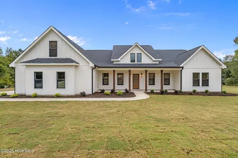 1099 Ring Rd, Carthage, NC 28327