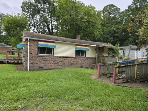 1208 Vann St, Edenton, NC 27932