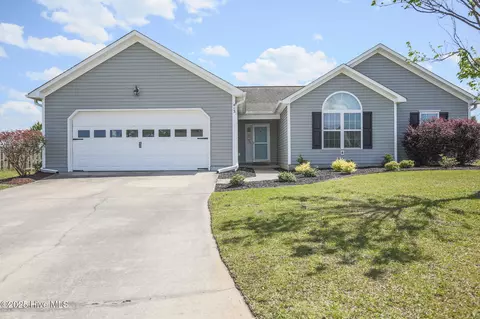 413 Tree Ct, Holly Ridge, NC 28445