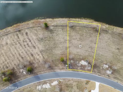 146 Sycamore Lakes Dr, Wallace, NC 28466