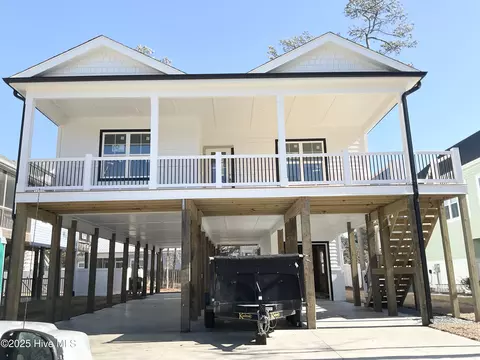 332 NE 49th St, Oak Island, NC 28465