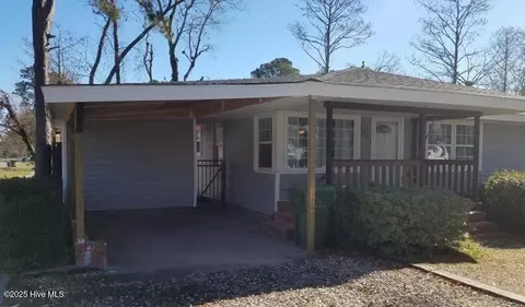 1301 S 39th St, Wilmington, NC 28403