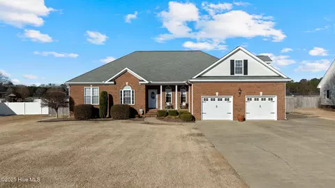 412 S Cottonwood Dr, Goldsboro, NC 27530