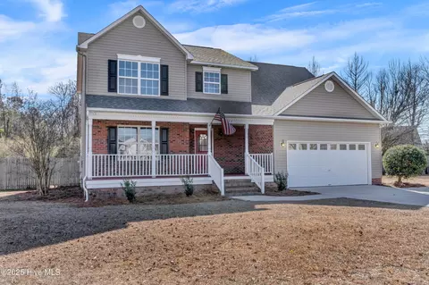 327 Richmond Dr, Jacksonville, NC 28540