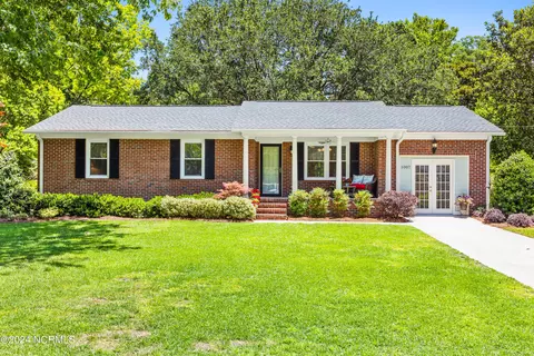 1007 Edgewater Club Rd, Wilmington, NC 28411