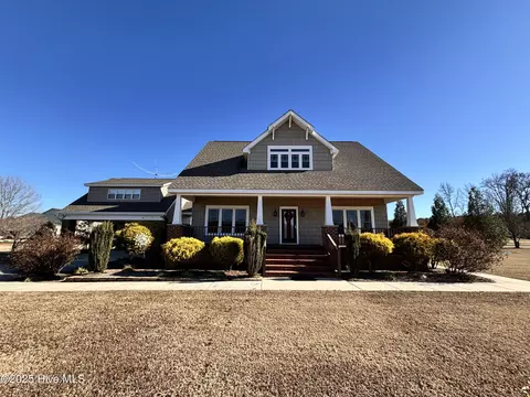 1661 Timberlake Dr, Clinton, NC 28328