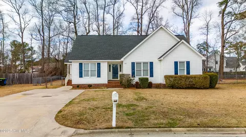 566 Bayberry Ln, Winterville, NC 28590