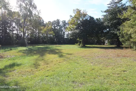 1423 W Corbett Ave, Swansboro, NC 28584