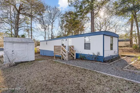810 Dogwood Dr, Sunset Beach, NC 28468