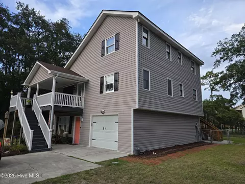 158 NW 4th St, Oak Island, NC 28465