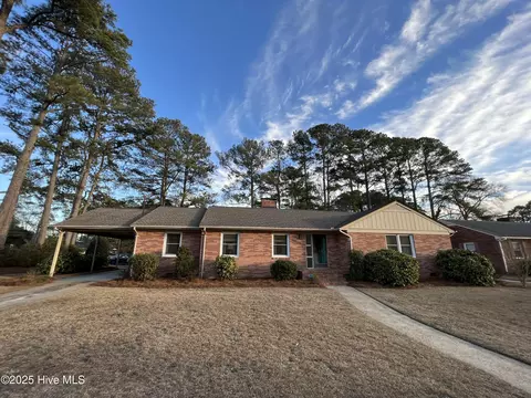 1757 Beaumont Dr, Greenville, NC 27858