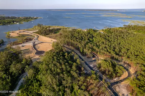 418 Summer Duck Dr, Beaufort, NC 28516