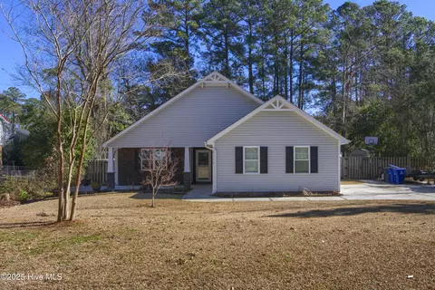 2110 Perry Dr, Jacksonville, NC 28546