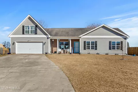 203 Bonanza Dr, Richlands, NC 28574