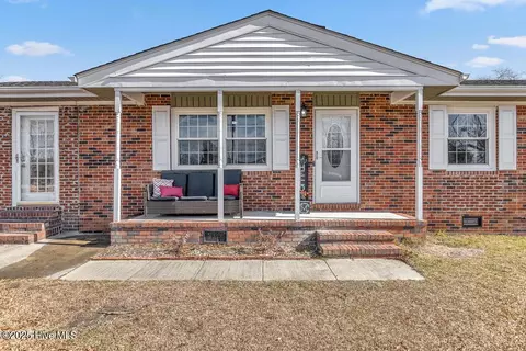 1416 Davis St, Jacksonville, NC 28540