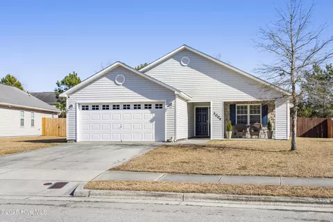3004 W W T Whitehead Dr, Jacksonville, NC 28546