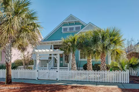 1233 Searay Ln, Carolina Beach, NC 28428