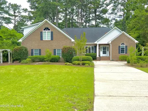 6104 Falcon Dr, New Bern, NC 28560