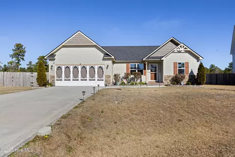 907 Purvis Ct, Richlands, NC 28574