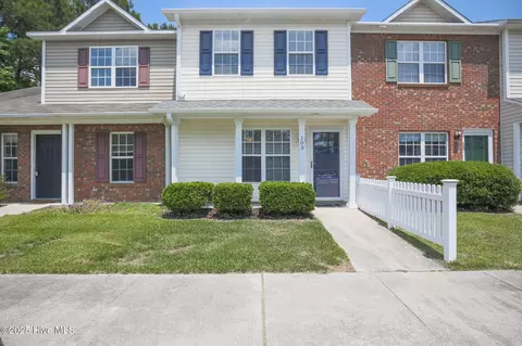 103 Meadowbrook Ln, Jacksonville, NC 28546