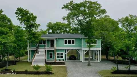 132 N Middleton Ave, Oak Island, NC 28465