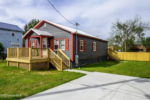 721 Hatties Ln, New Bern, NC 28560