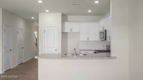 Entry Way - 2011 Clock Rd, New Bern, NC 28562 photo 7 of 8