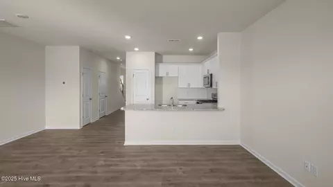 Entry Way - 2011 Clock Rd, New Bern, NC 28562 photo 4 of 8