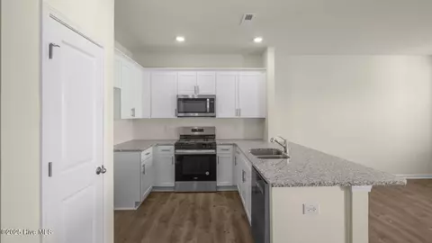 Entry Way - 2011 Clock Rd, New Bern, NC 28562 photo 8 of 8