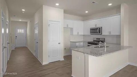Entry Way - 2011 Clock Rd, New Bern, NC 28562 photo 5 of 8