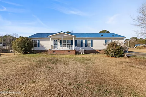 106 Granny Dr, Sneads Ferry, NC 28460