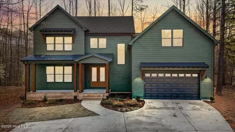 4 Foxglove Ln, Whispering Pines, NC 28327