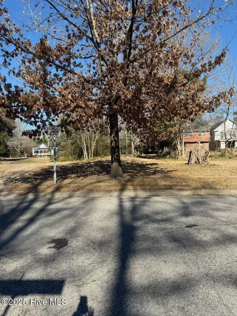 613 Darden Ln E, Wilson, NC 27893