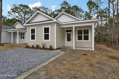4313 Sea Pines Dr SE, Southport, NC 28461