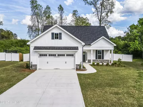 107 Ivy Ct, Burgaw, NC 28425