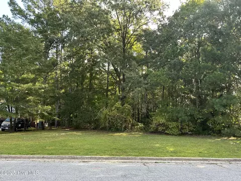 18 Cedar Dr, Smithfield, NC 27577