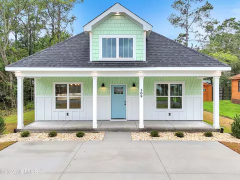 309 NE 47th St, Oak Island, NC 28465