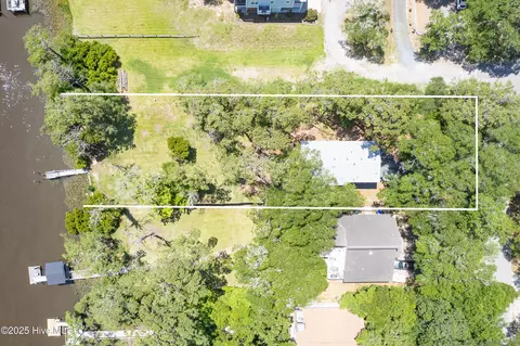 11 White Ln, Oak Island, NC 28465