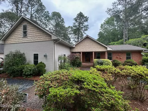 210 Merion Cir, Pinehurst, NC 28374
