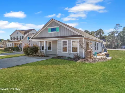 4426 Maritime Oak Dr, Southport, NC 28461