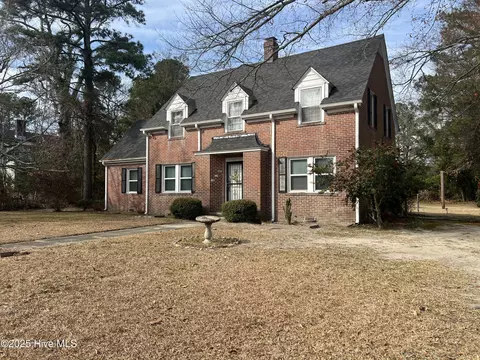 212 E Walnut St, Tarboro, NC 27886 photo 2