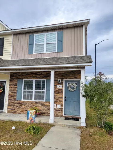 535 Oyster Rock Ln, Sneads Ferry, NC 28460