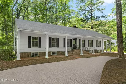 107 Lakewood Dr, Greenville, NC 27834