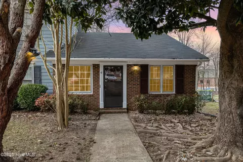 41 S Sussex Dr, Smithfield, NC 27577