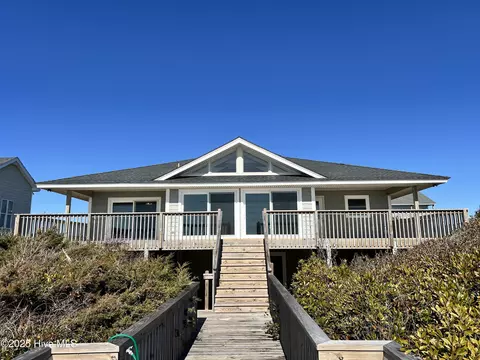 713 Salter Path Rd, Indian Beach, NC 28512
