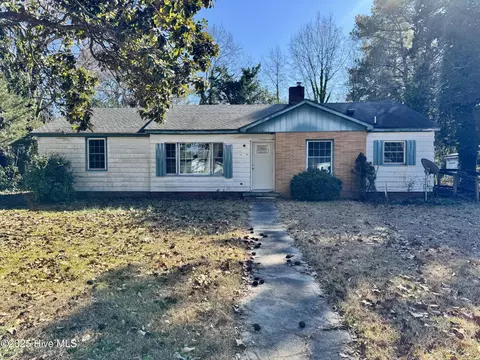 517 Greenmead Dr, Kinston, NC 28501